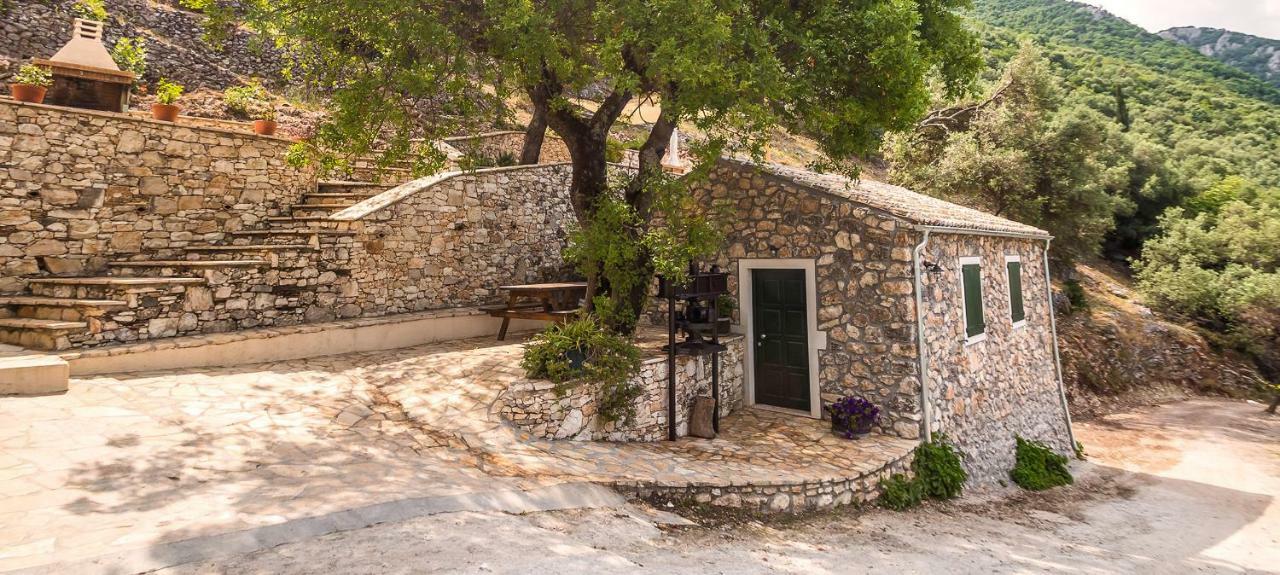 Castelli Olive Press Guest House Acharavi  Exterior photo